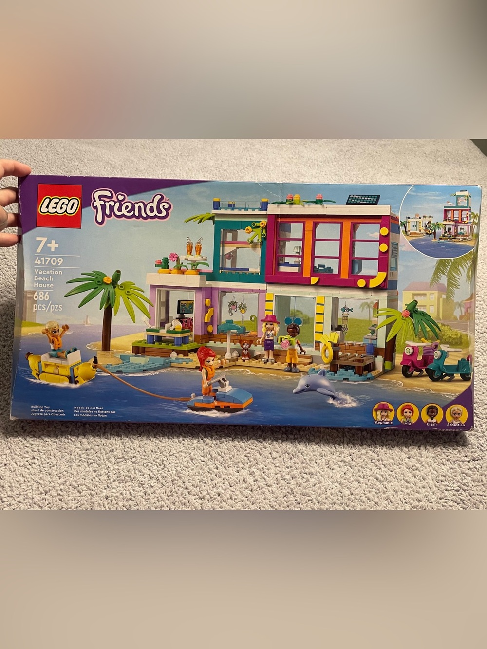 LEGO Friends Vacation Beach House 41709 686pcs 4 Minifigs Retired